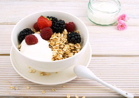 Что такое полезный завтрак: 8 продуктов, которые можно кушать утром
